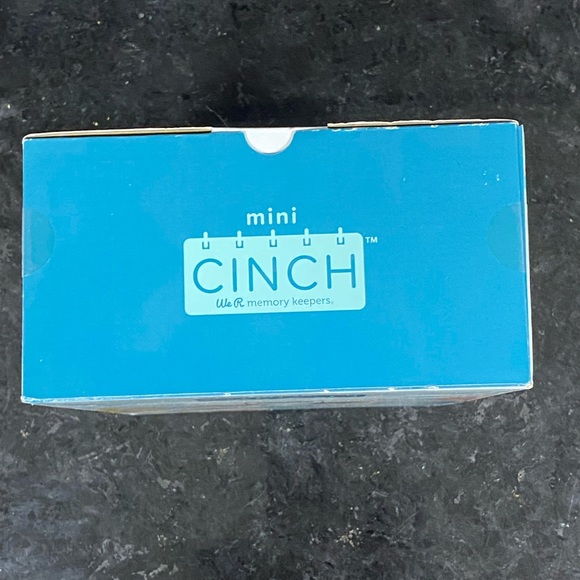 We R Memory Keepers Mini Cinch™ coil binding machine / tool small book binding - Picture 8 of 9